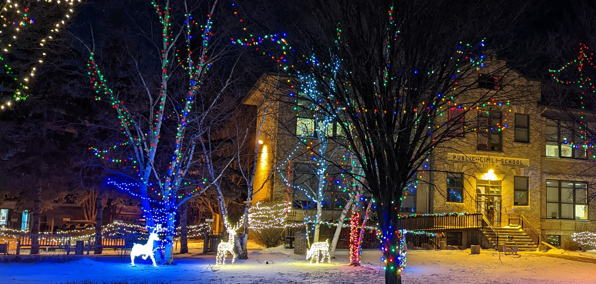 Christmas in Gimli  Our Municipal Office all dressed up for Christmas. 